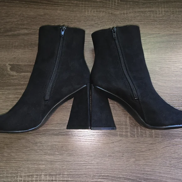 NWOB BAR III Women's Asya Pointed Toe Triangle Heel Bootie Size 5.5 - Picture 4 of 5